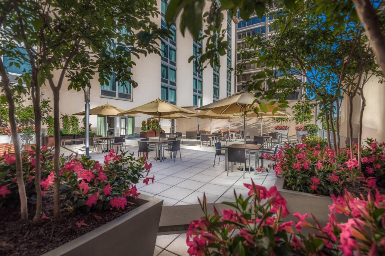 Courtyard By Marriott Bethesda Chevy Chase Hotel Esterno foto