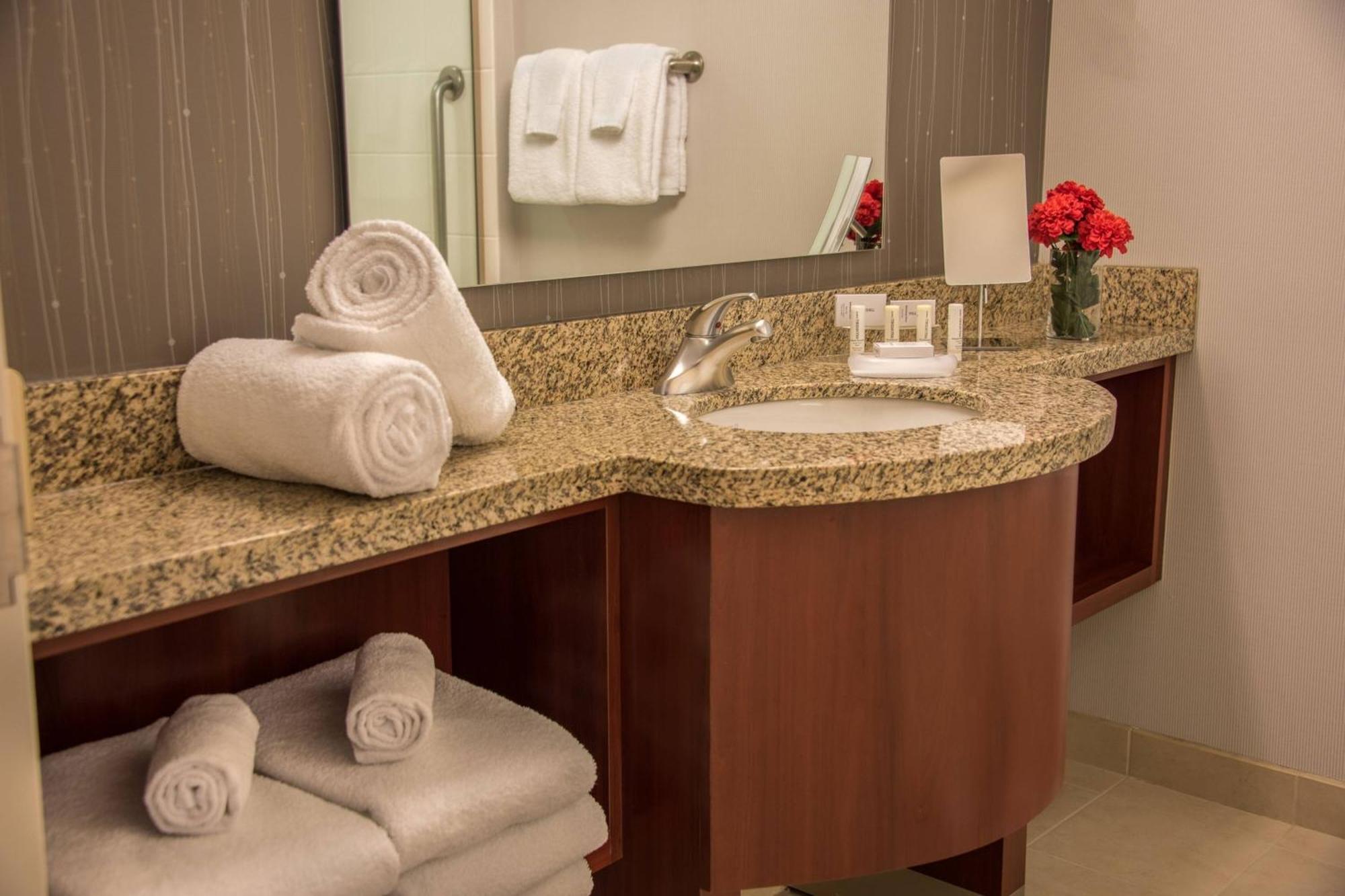 Hotel Courtyard By Marriott Bethesda Chevy Chase Esterno foto